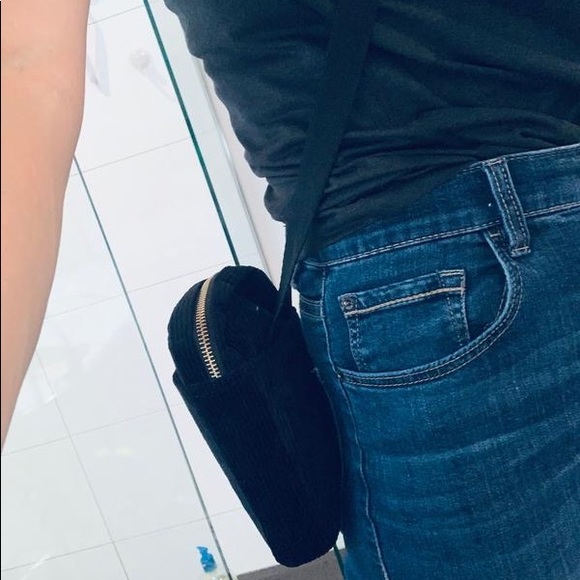 🍯 Herschel - Cruz Crossbody Bag w/ Zipper - Black Corduroy - Picture 7 of 7